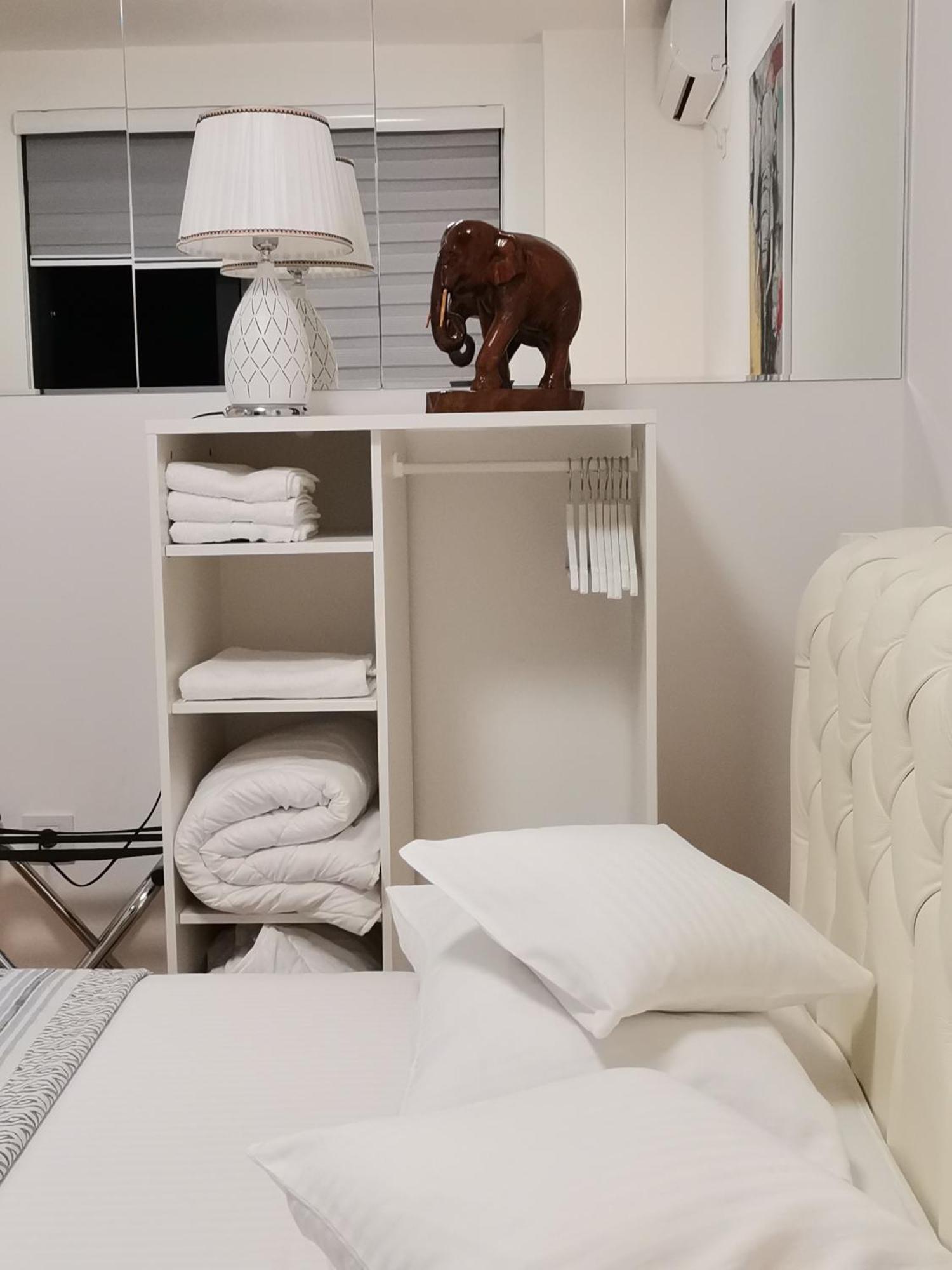 Pupin Palata Business Apartman B5 Novi Sad Kamer foto